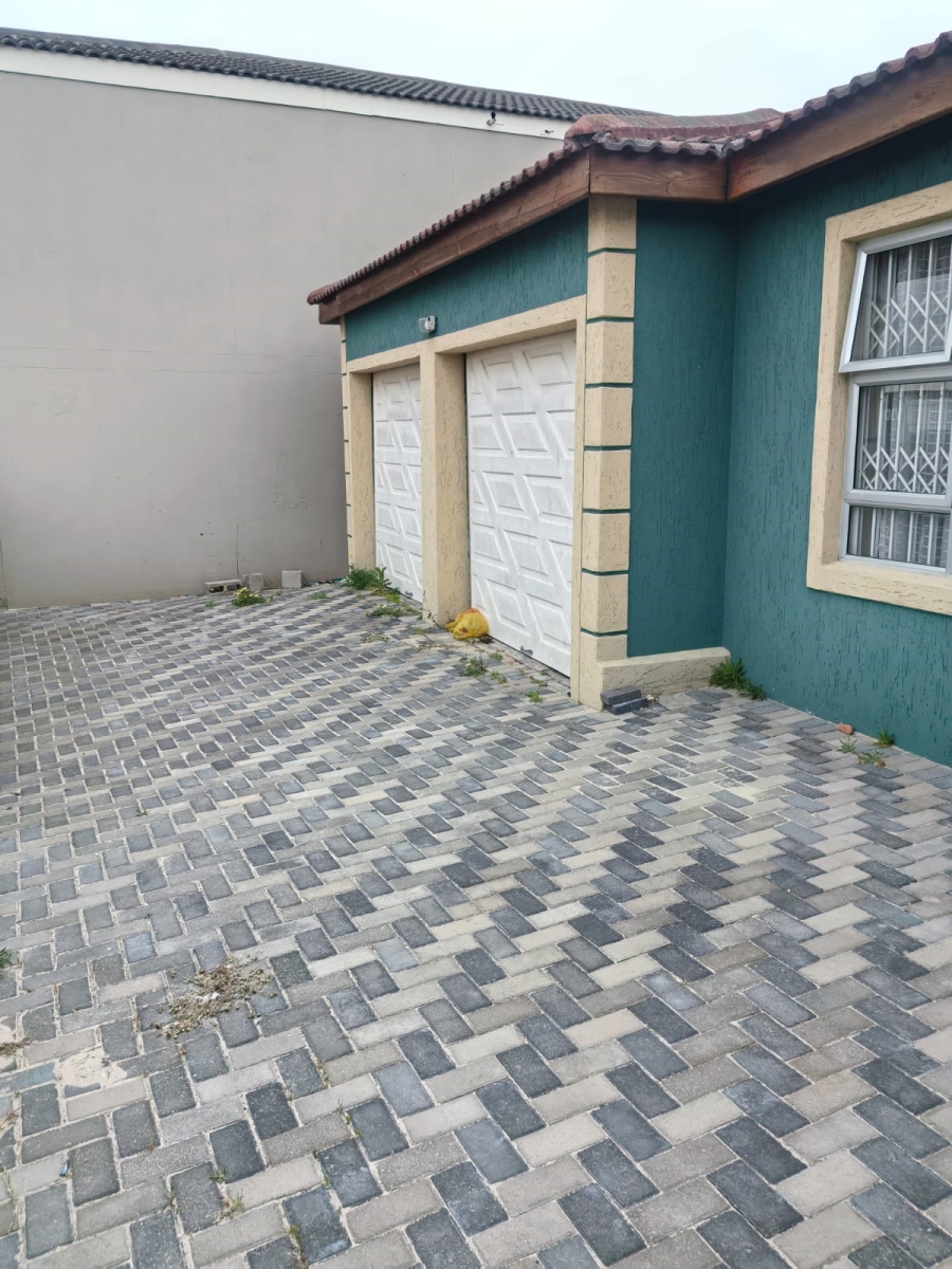 3 Bedroom Property for Sale in Ilitha Park Western Cape